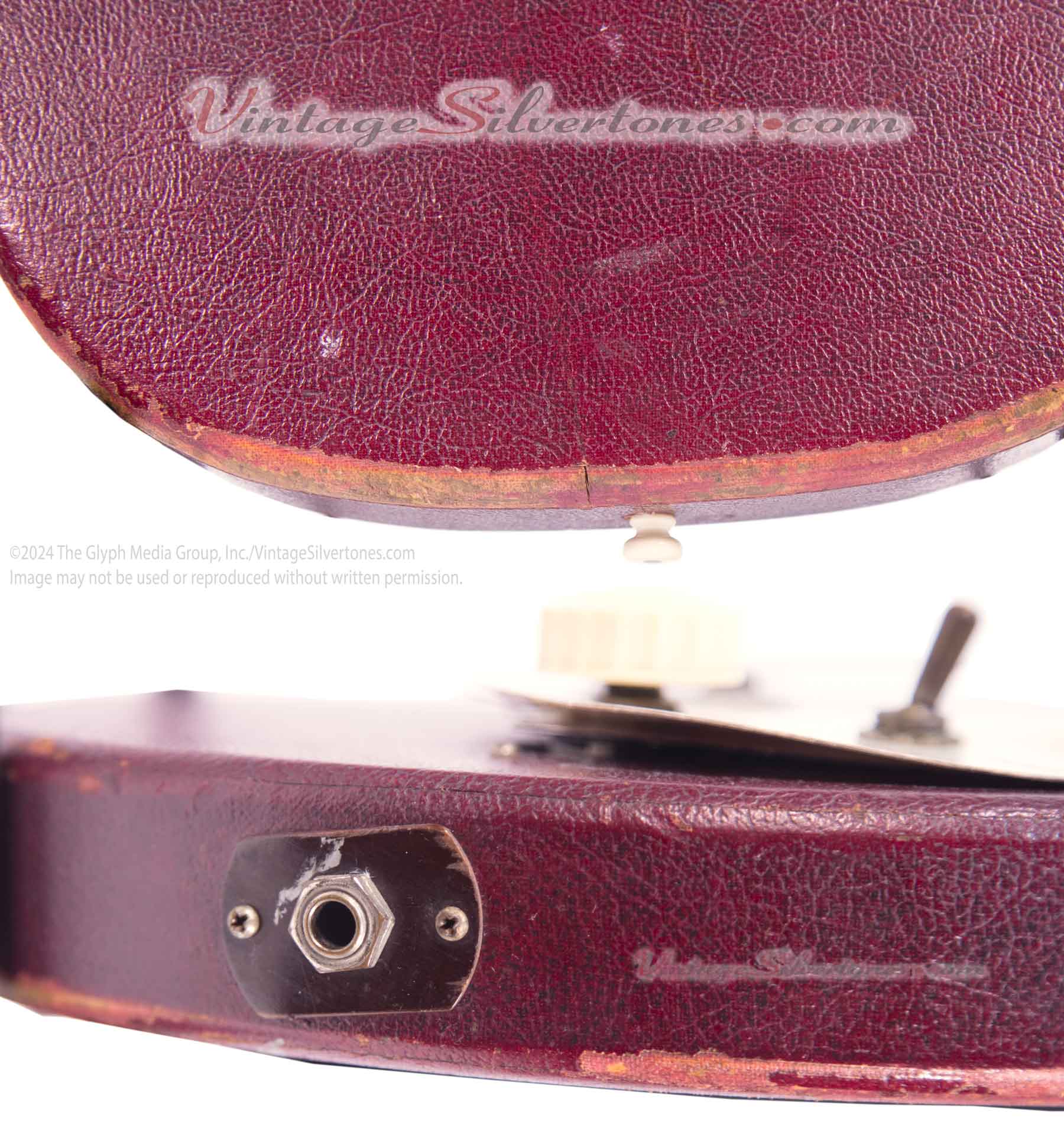 Silvertone 1375/U1 electric guitar one pickup, red tolex, made in Neptune in 1954 by Danelectro - jack and body edge